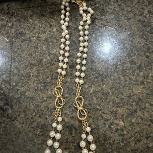 Elegant Gold and Pearl Necklace